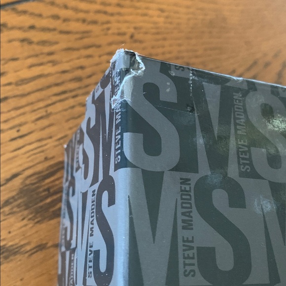 Steve Madden Belt Bag + Water Bottle Gift Set - Picture 7 of 7